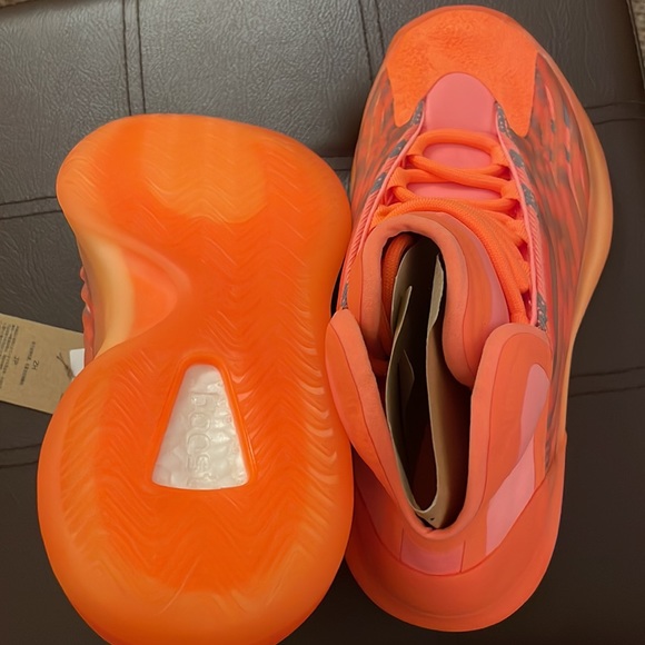 2023
Yeezy Quantum 'Hi-Res Orange Men's size 5 brand new - never worn - Picture 6 of 8